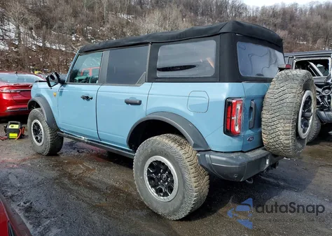 2022 Ford Bronco Base z USA, uszkodzony, nr VIN 1FMEE5DP2NLB64542